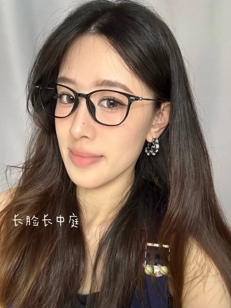 mặt dài đeo kính gì