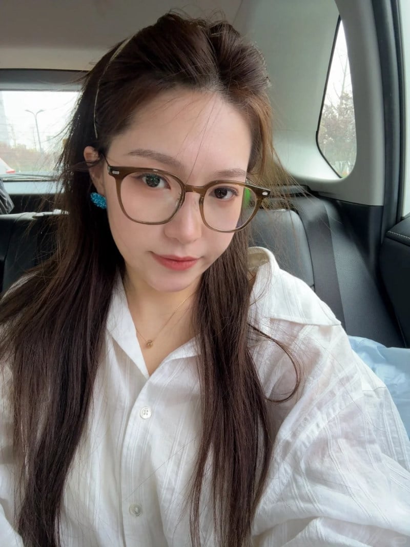 mặt dài đeo kính gì