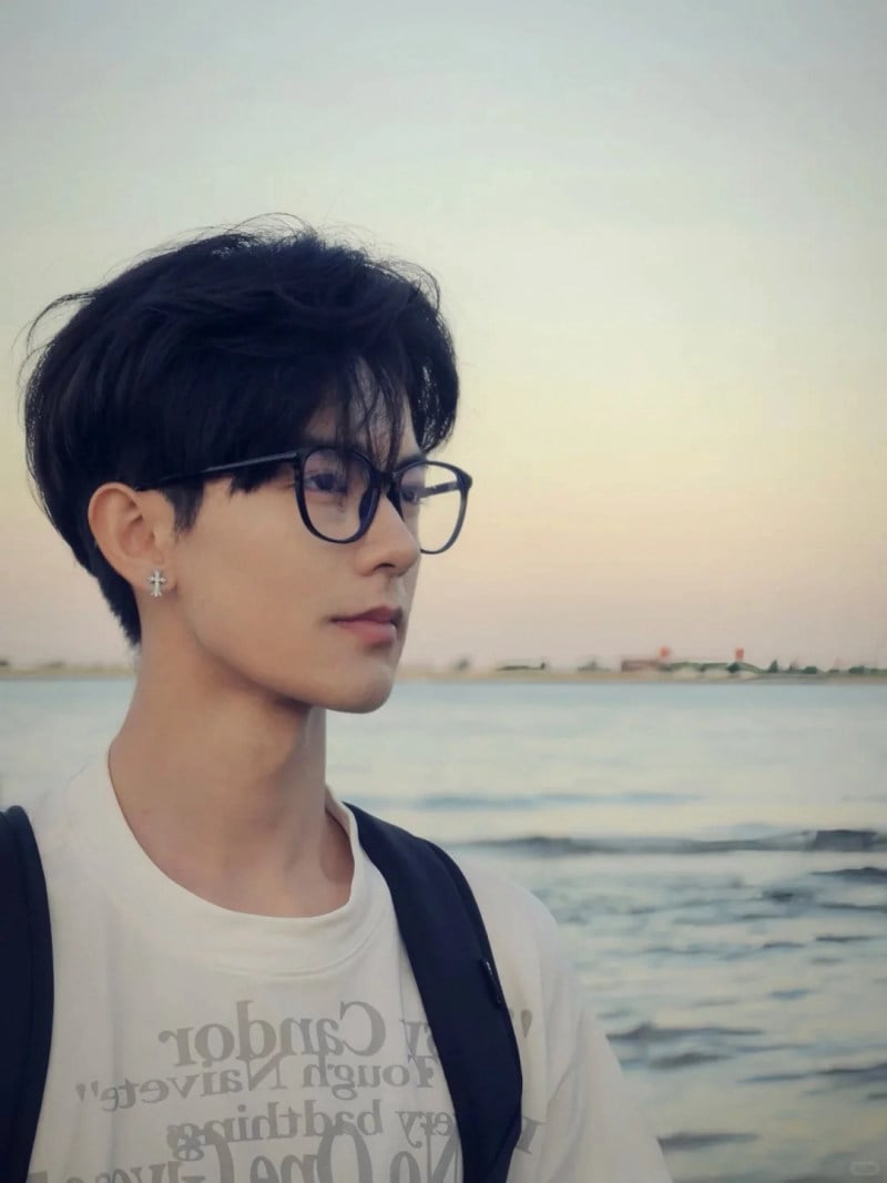 mặt dài đeo kính gì