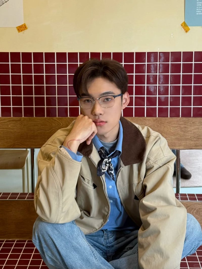 mặt dài đeo kính gì