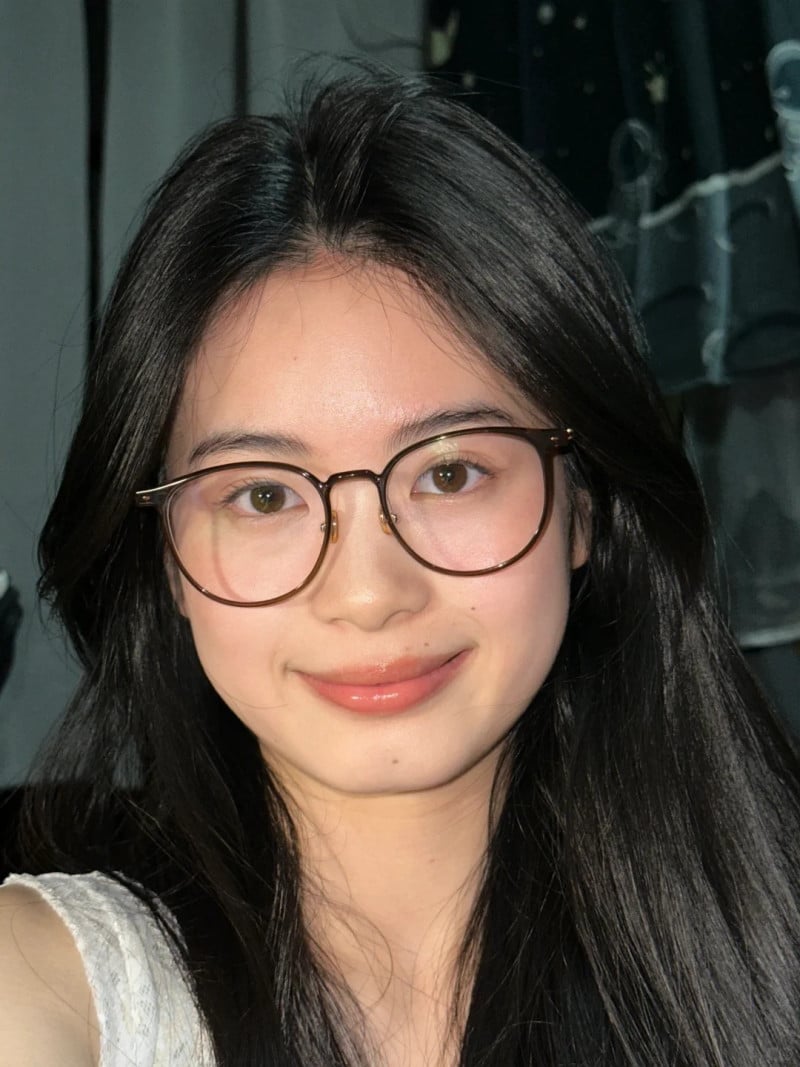 mặt to đeo kính gì