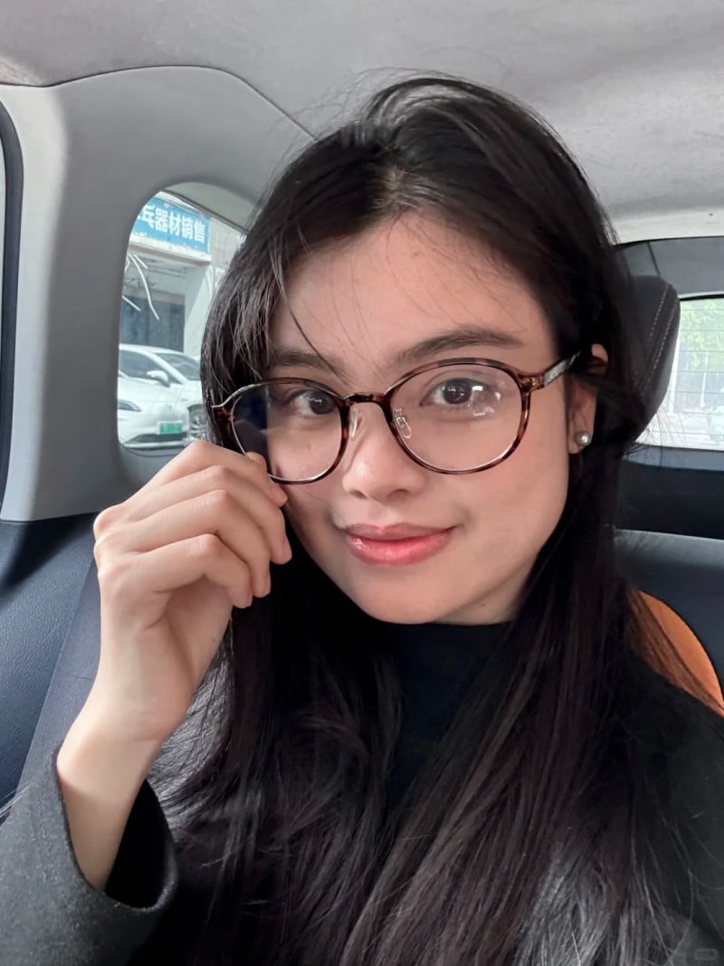 mặt to đeo kính gì