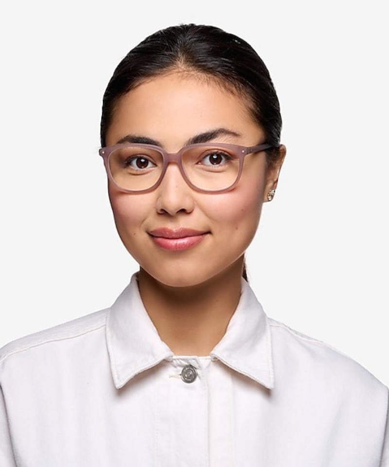 Kiểu Dáng Cầu Kính và Đệm Mũi