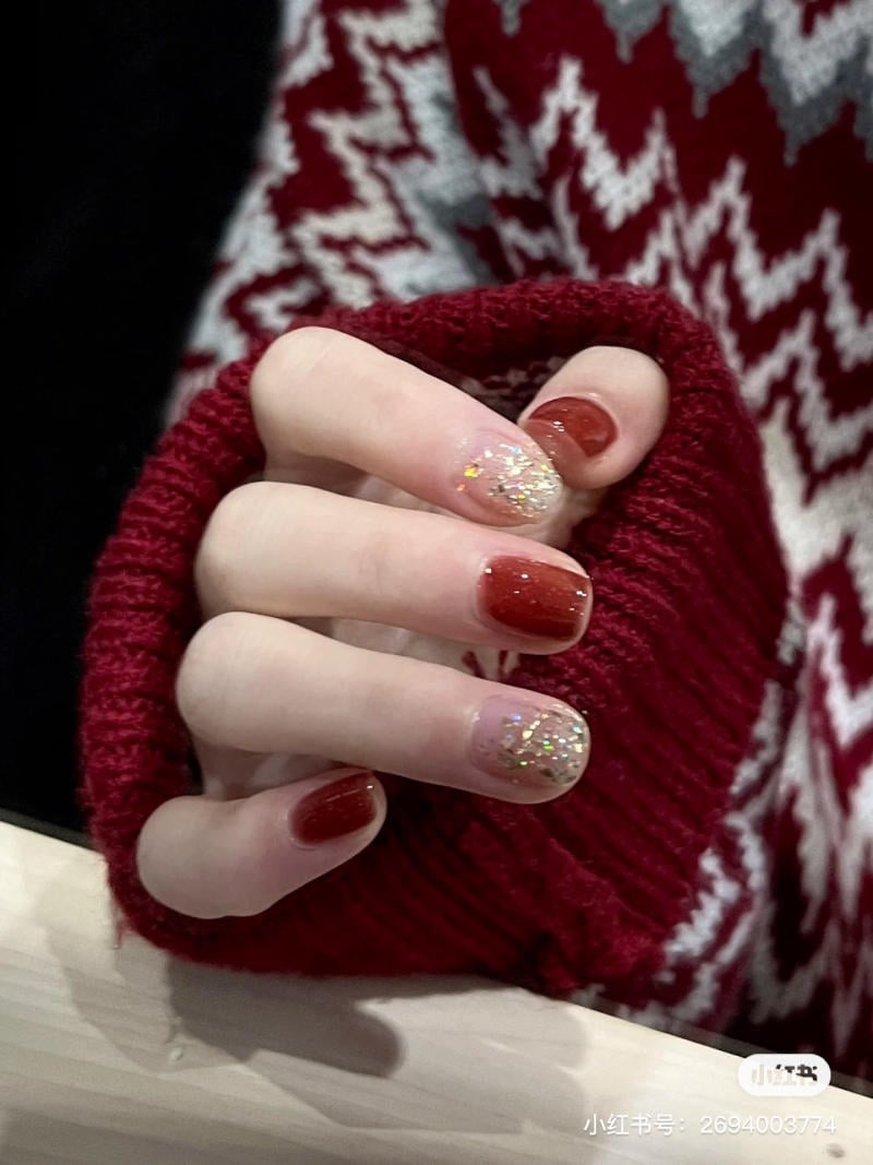 Top 15 mẫu nail sơn móng chân màu đỏ mận quyến rũ giúp tôn da