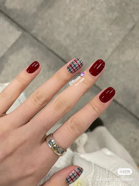 11 Màu nail cho da ngăm đen sang chảnh cá tính truất