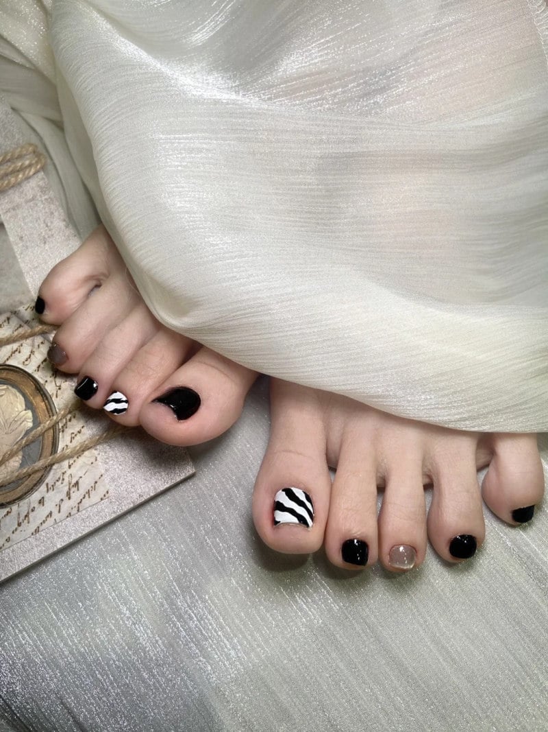 mẫu nail chân đơn giản