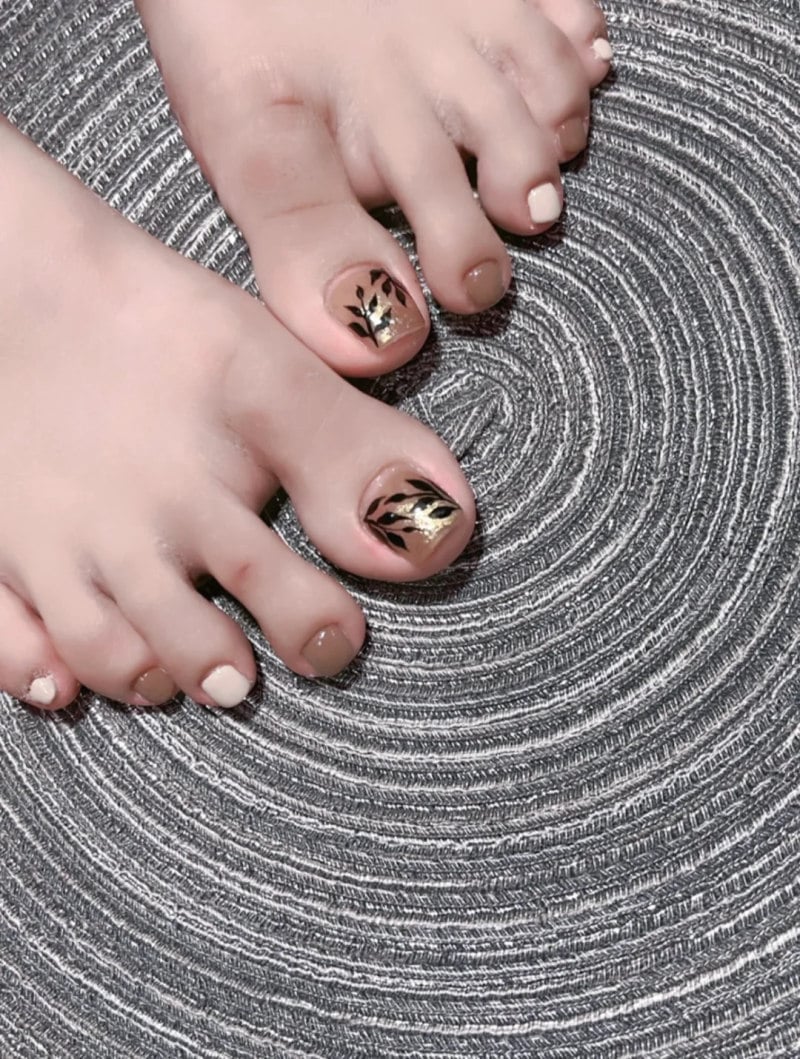 mẫu nail chân đơn giản