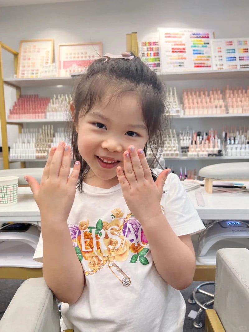 mẫu nail cho bé gái