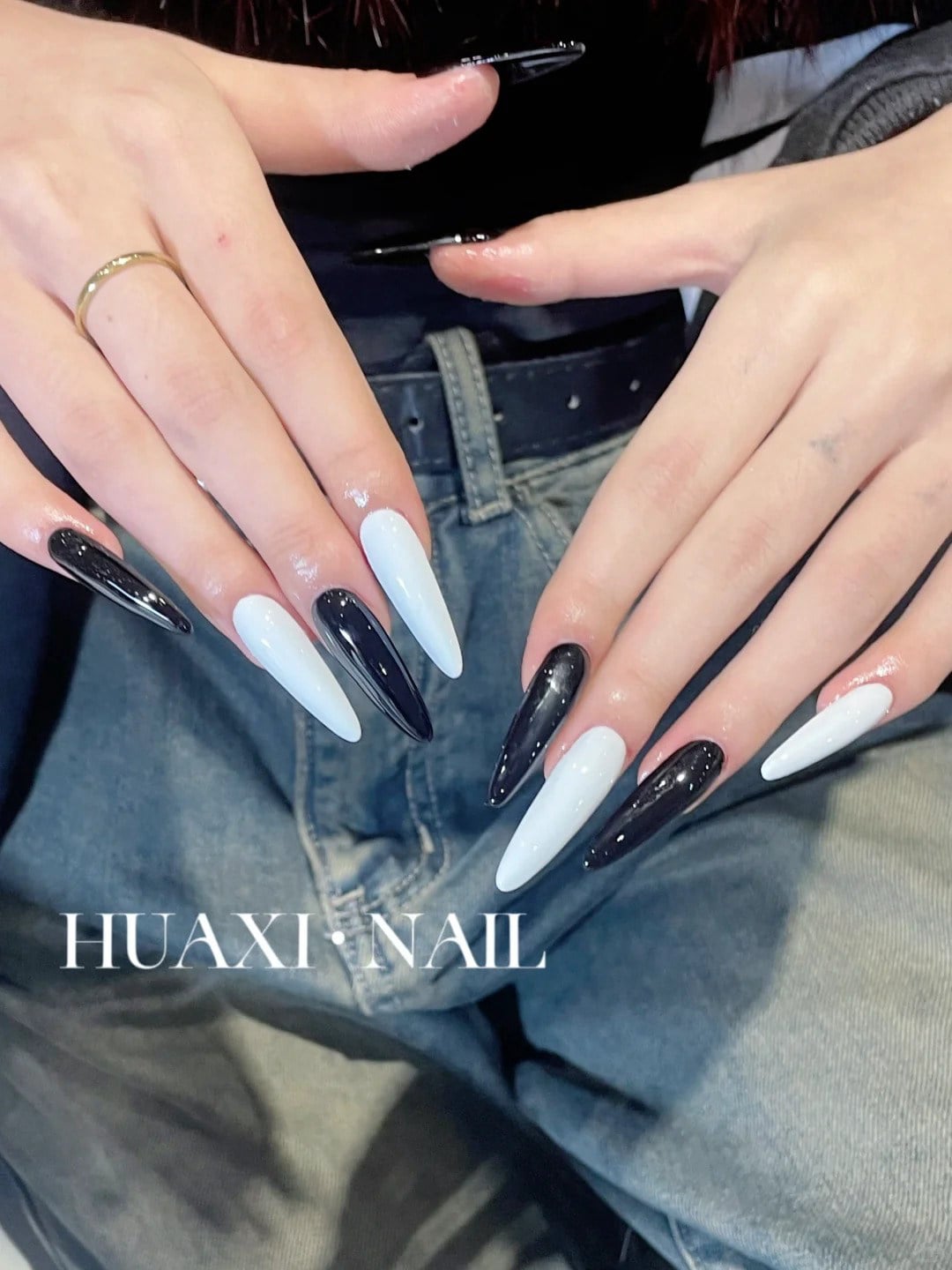mẫu nail đen trắng