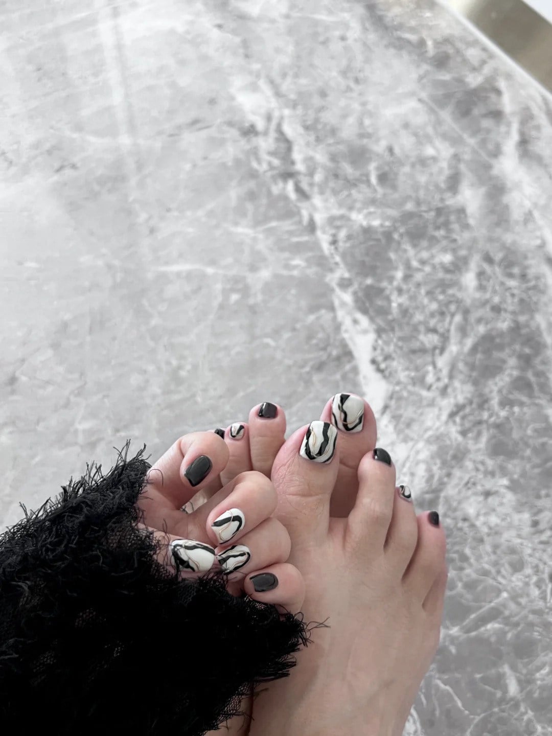 mẫu nail đen trắng