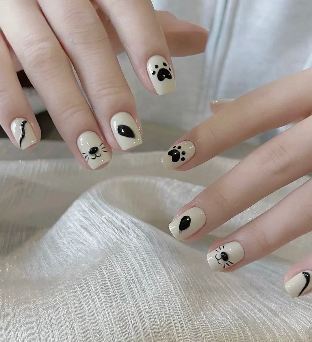 mẫu nail đen trắng