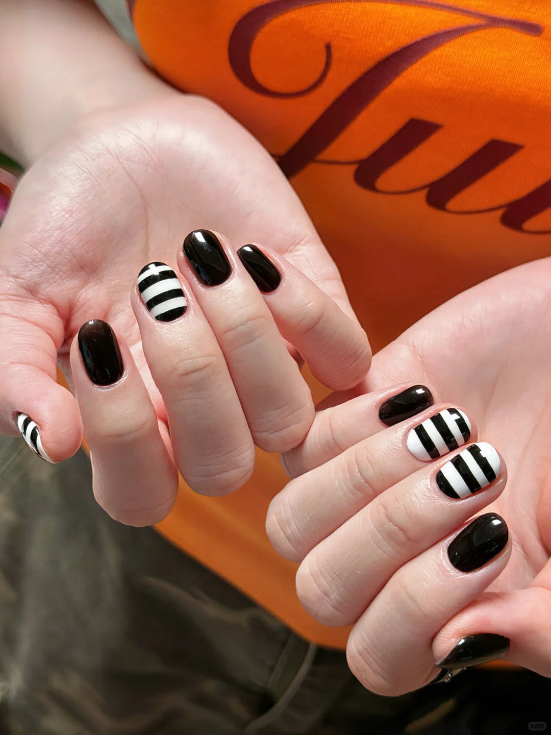 mẫu nail đen trắng