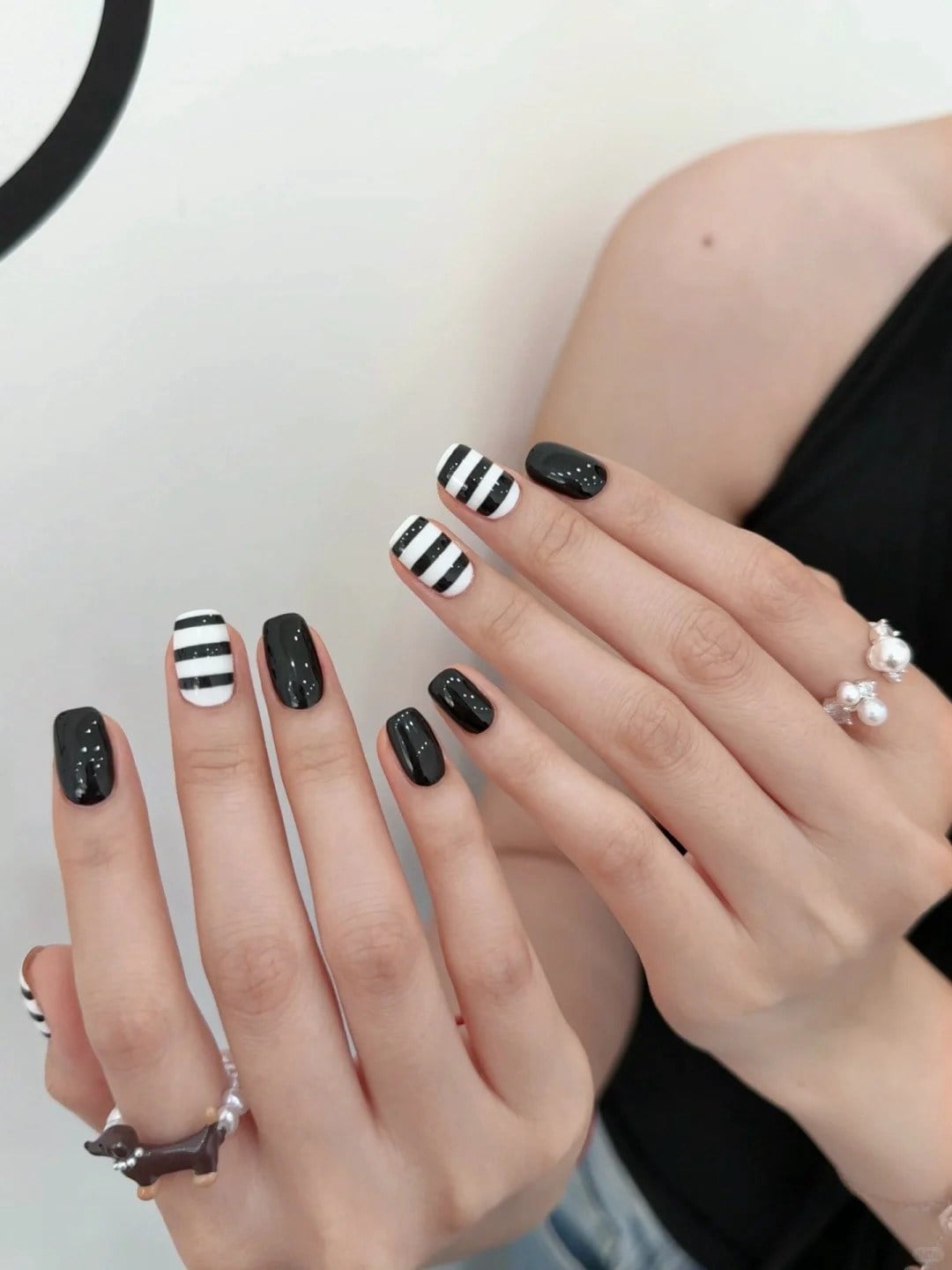 mẫu nail đen trắng
