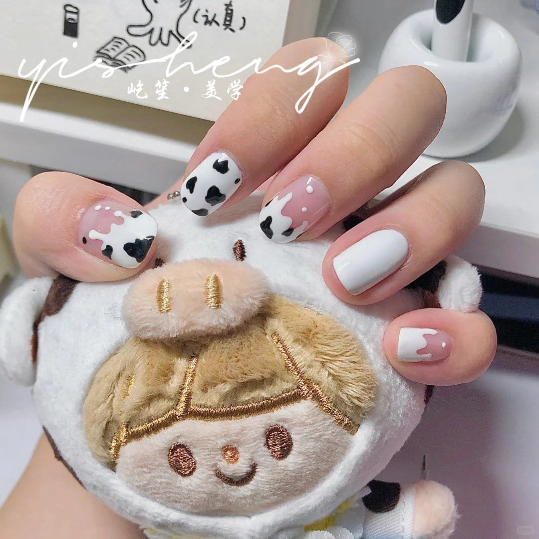 mẫu nail đen trắng