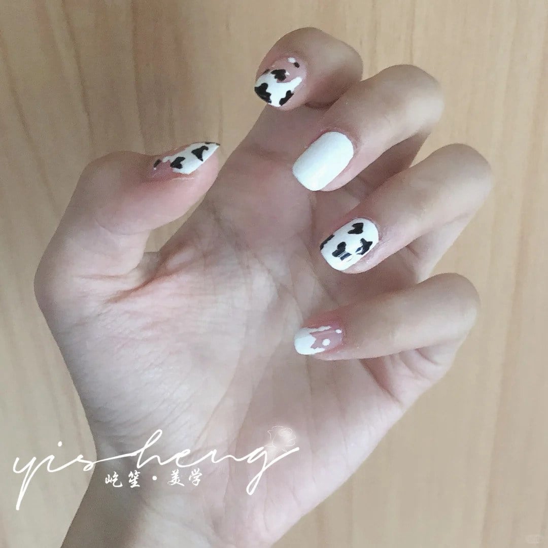mẫu nail đen trắng