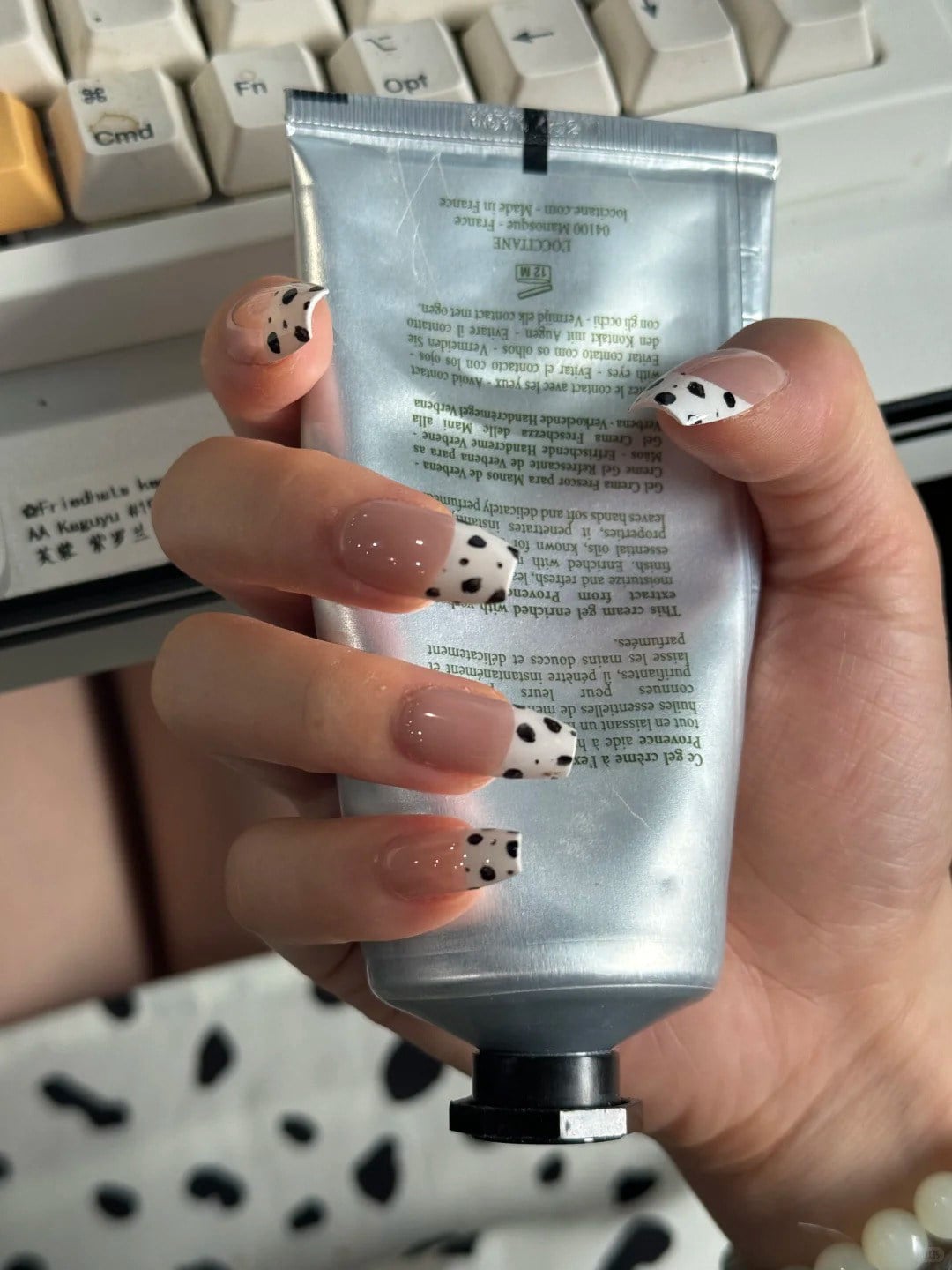 mẫu nail đen trắng