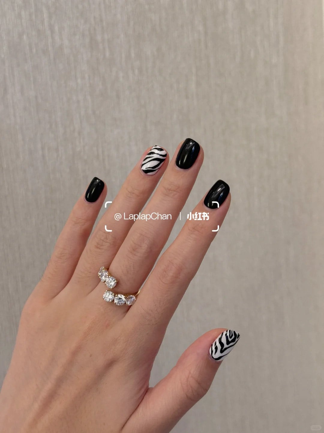 mẫu nail đen trắng