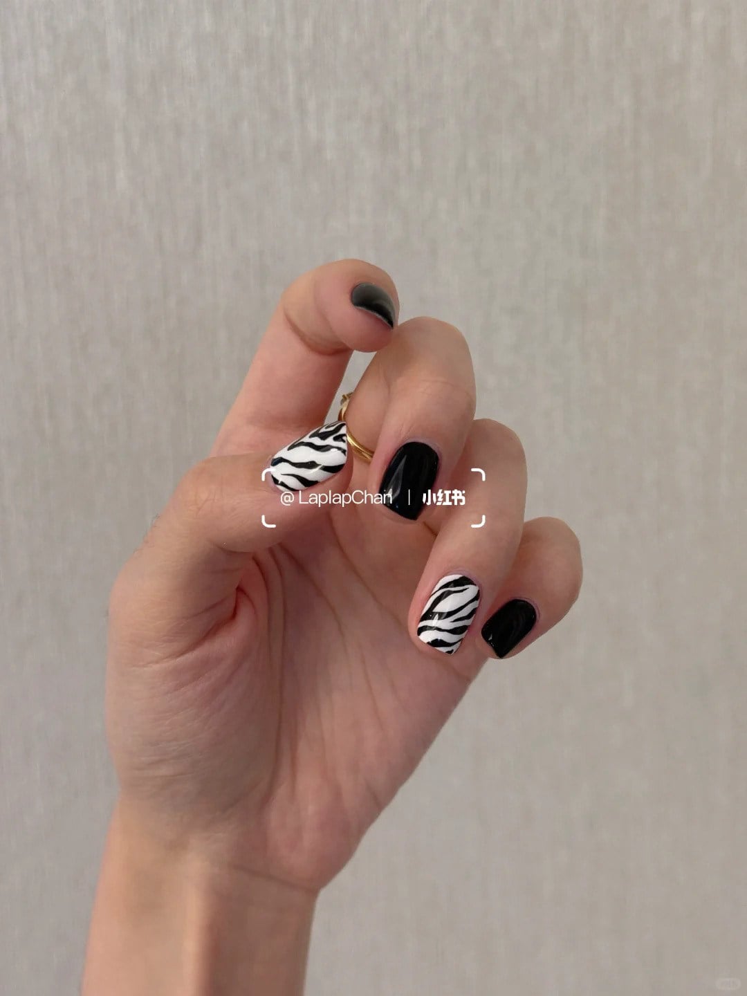 mẫu nail đen trắng