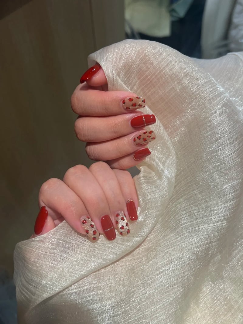 mẫu nail đỏ trắng