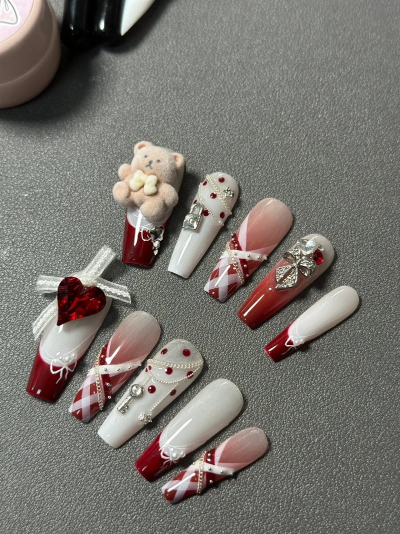 mẫu nail đỏ trắng
