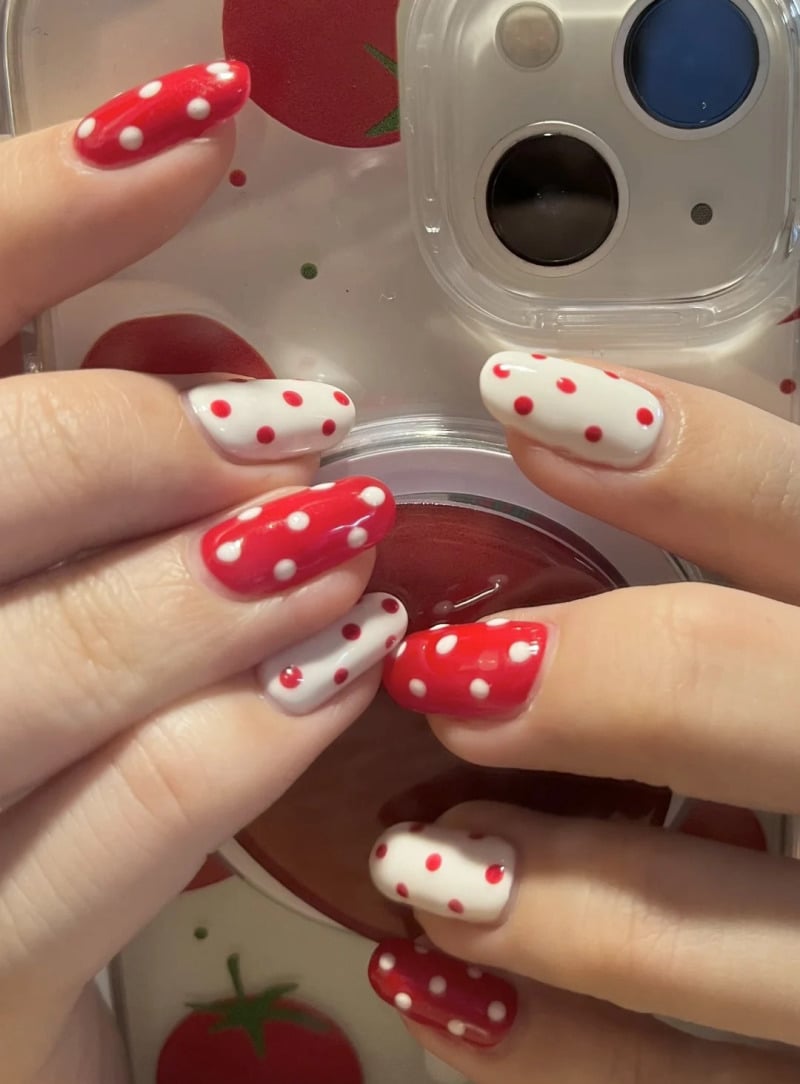 mẫu nail đỏ trắng