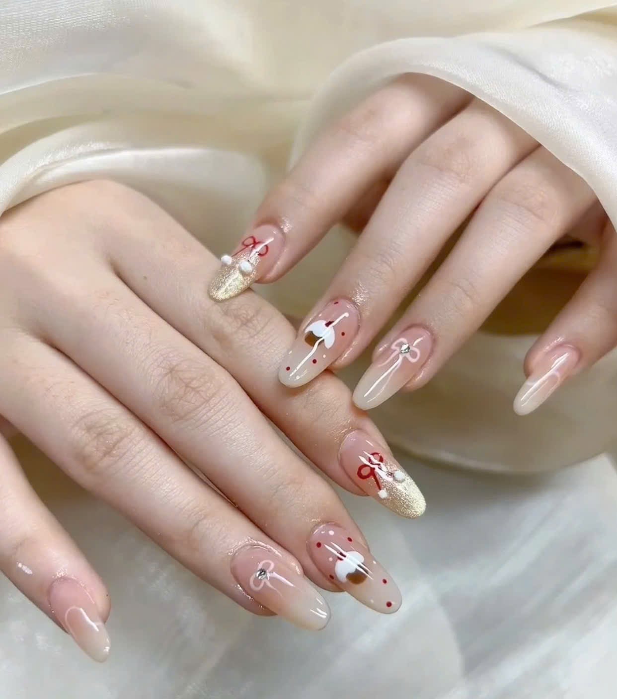 Nail màu nude dễ thương