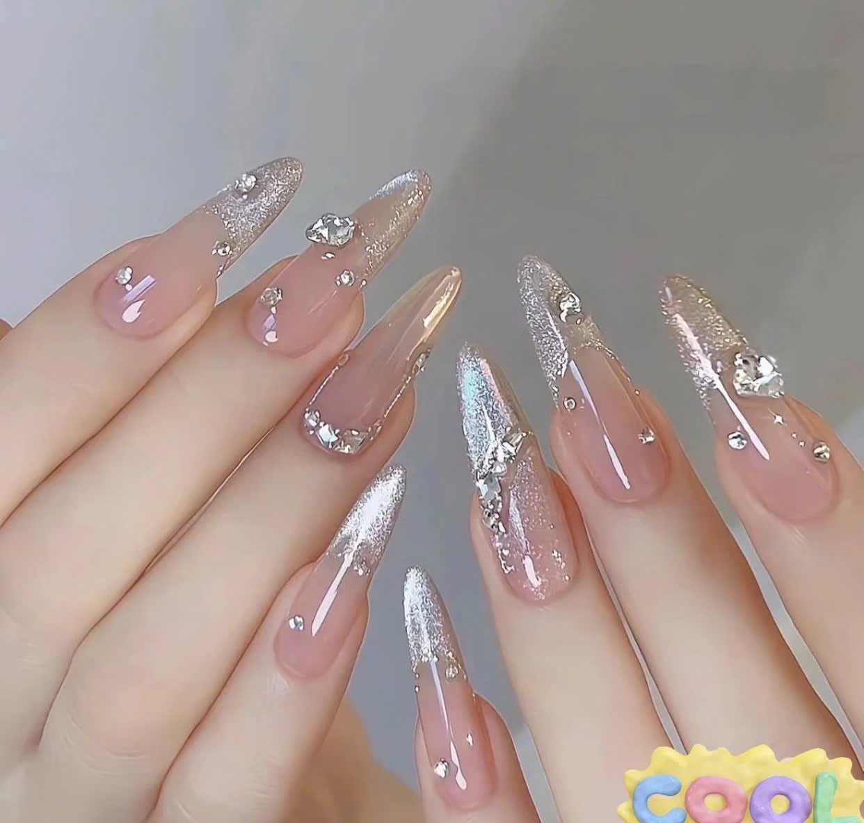 Nail màu nude đính đá
