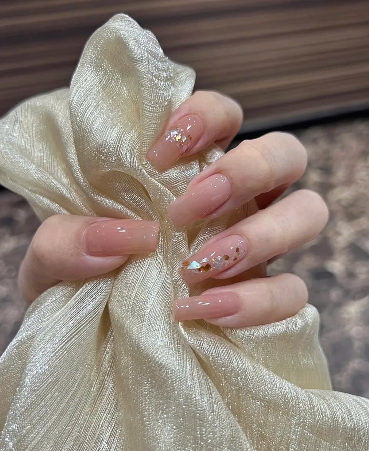 Nail màu nude xà cừ