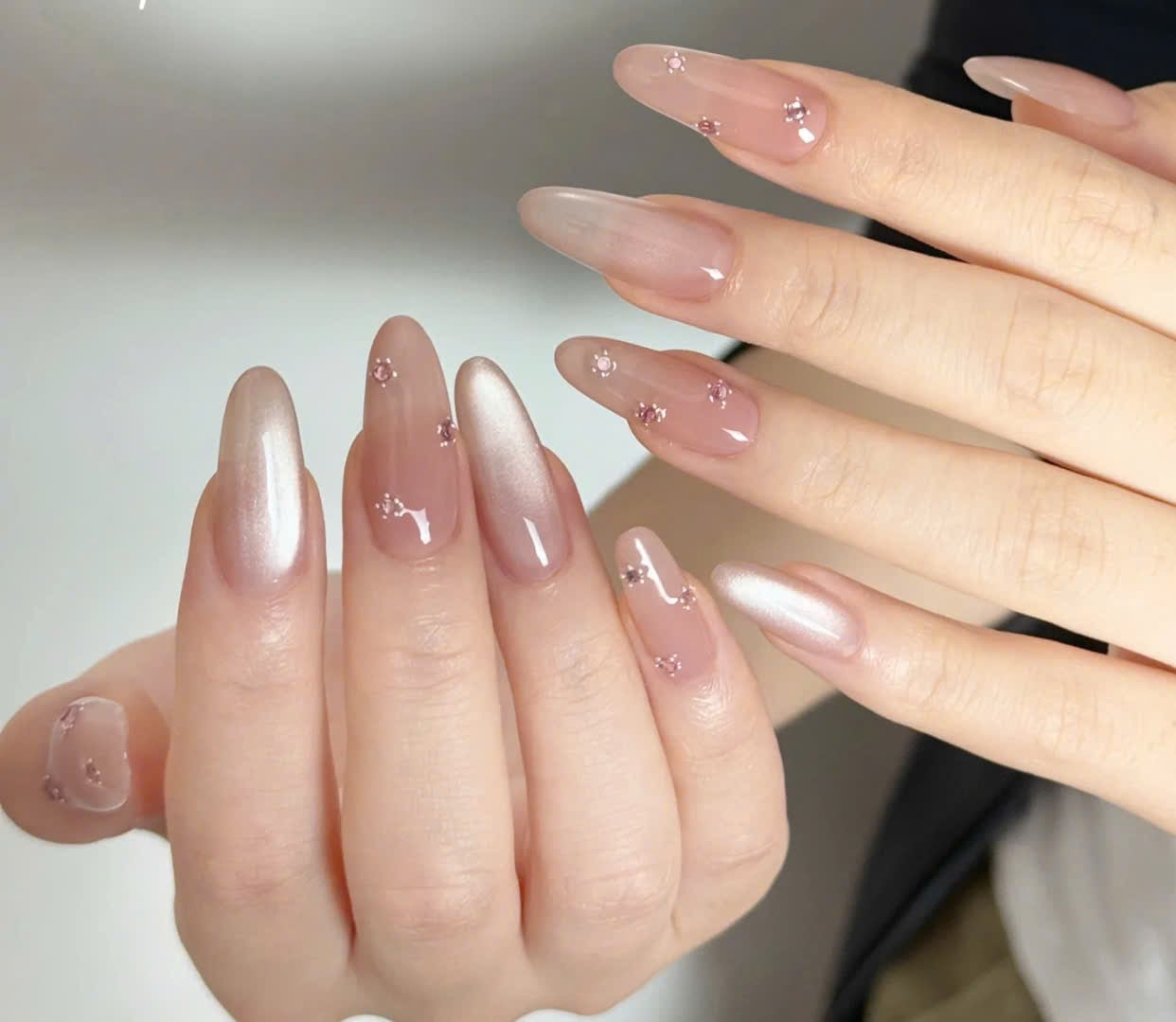 Nail màu nude mắt mèo