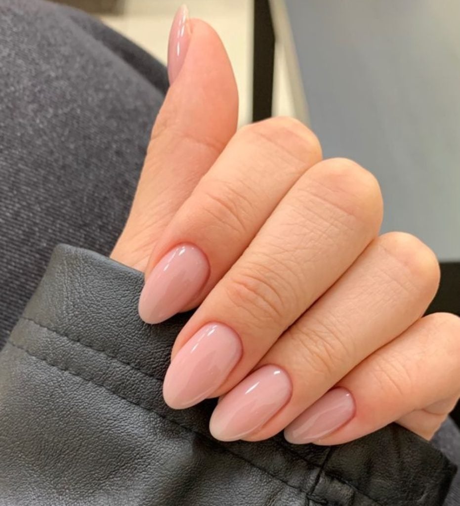 Nail màu nude trơn
