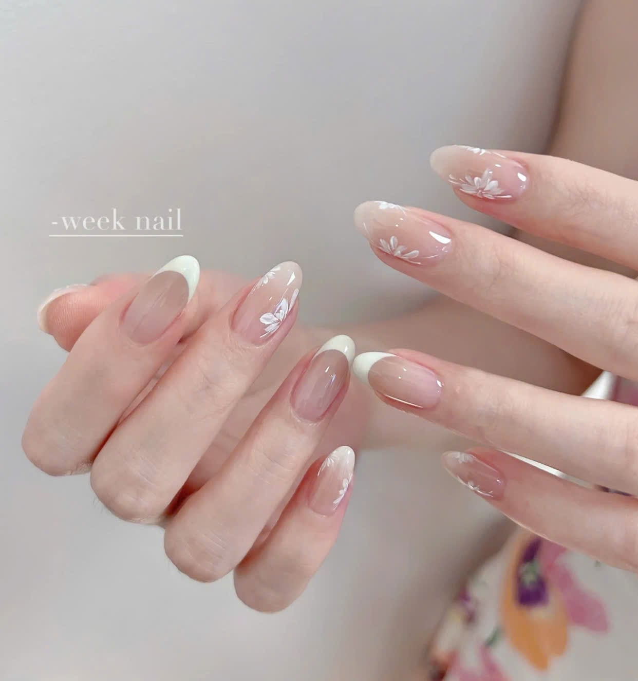 Nail màu nude đầu móng