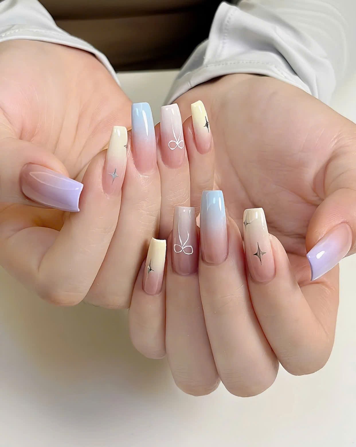 Nail màu nude mix màu