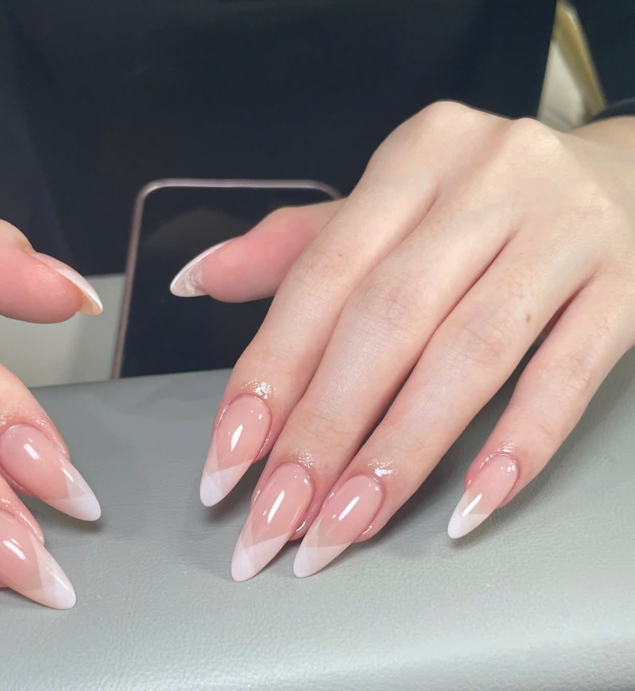 Nail màu nude đầu móng