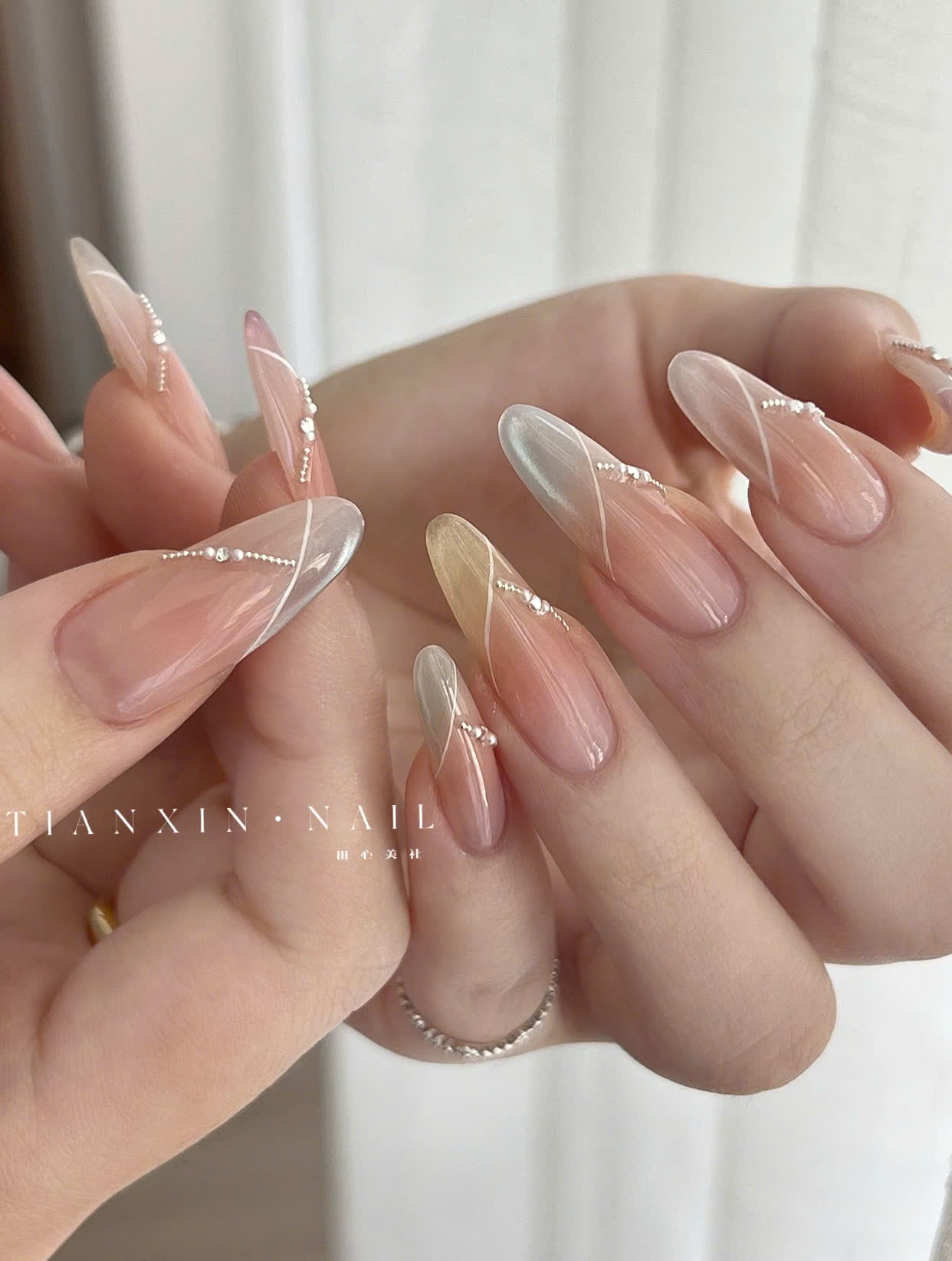 Nail màu nude sơn thạch