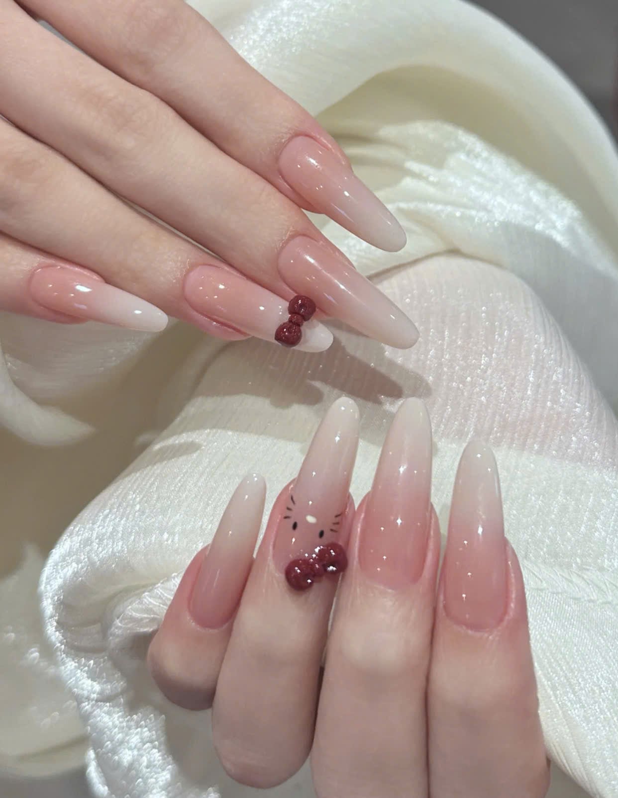 Nail màu nude dễ thương