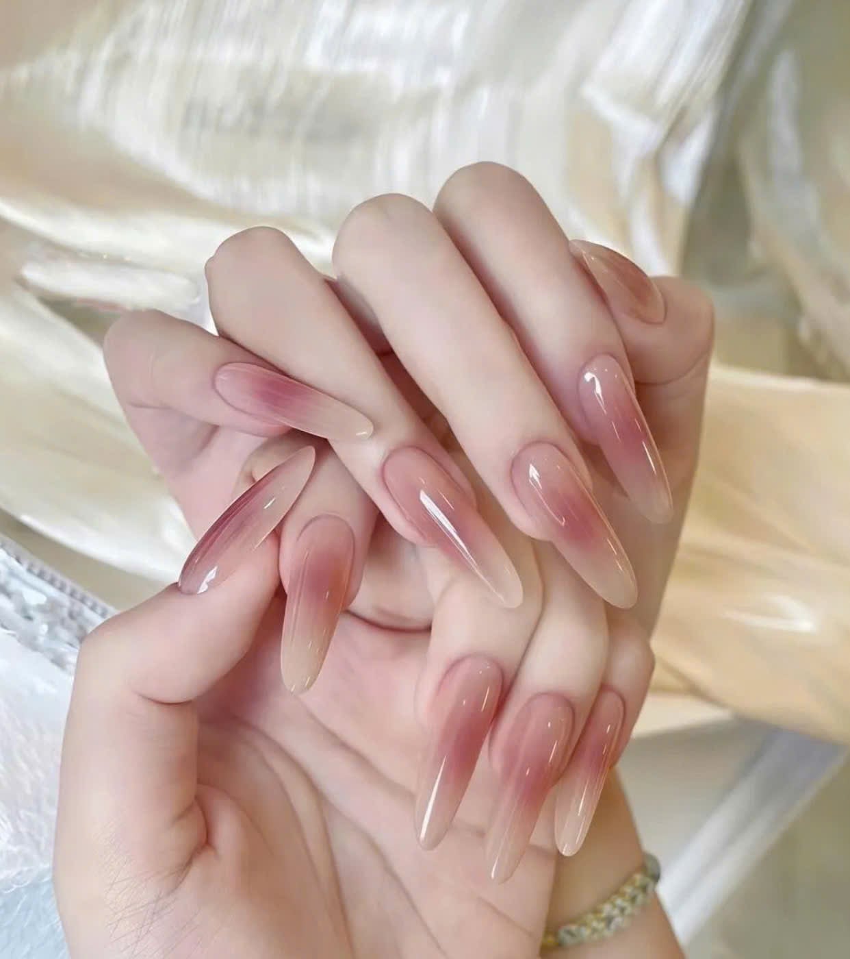 Nail màu nude ombre