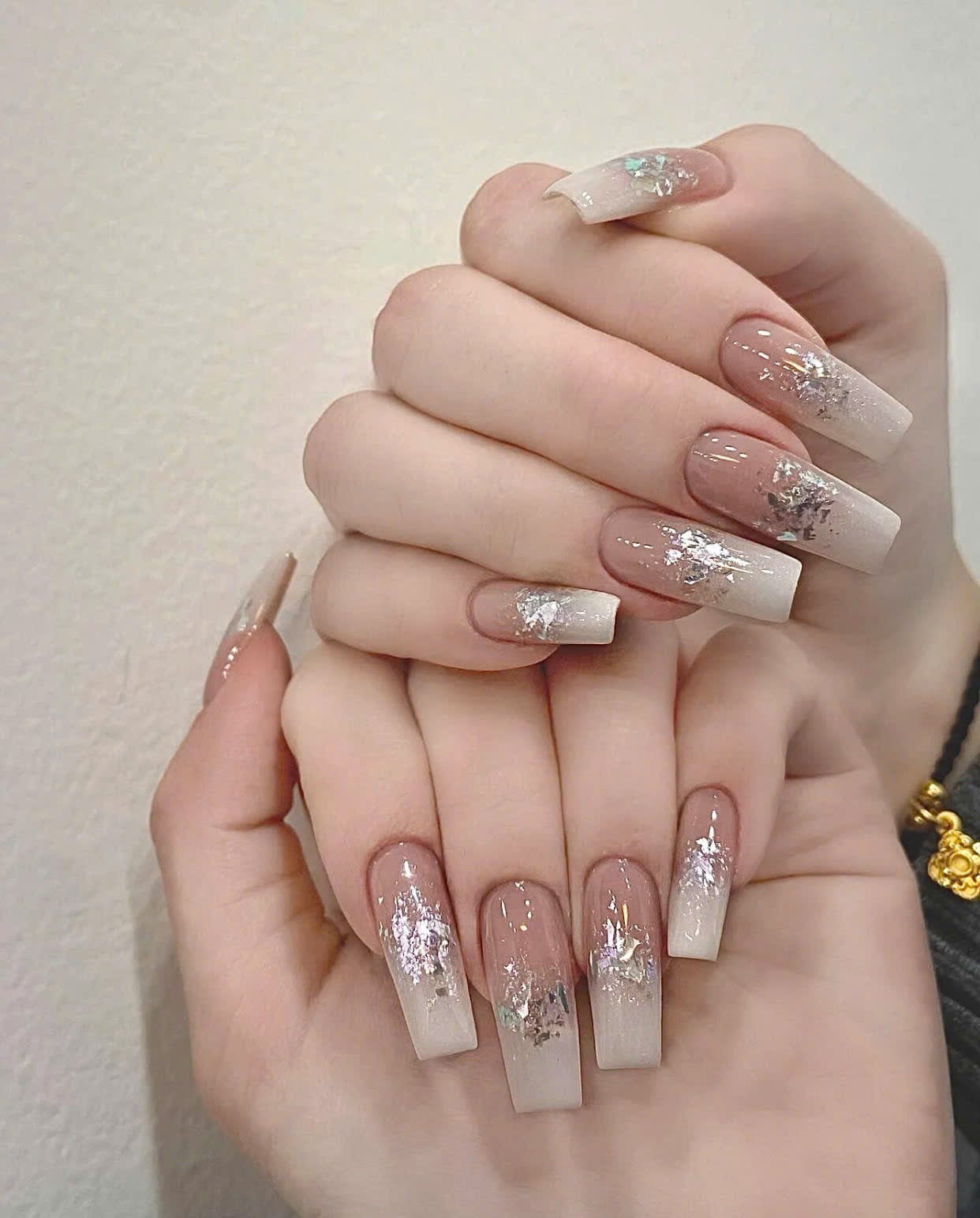 Nail màu nude xà cừ