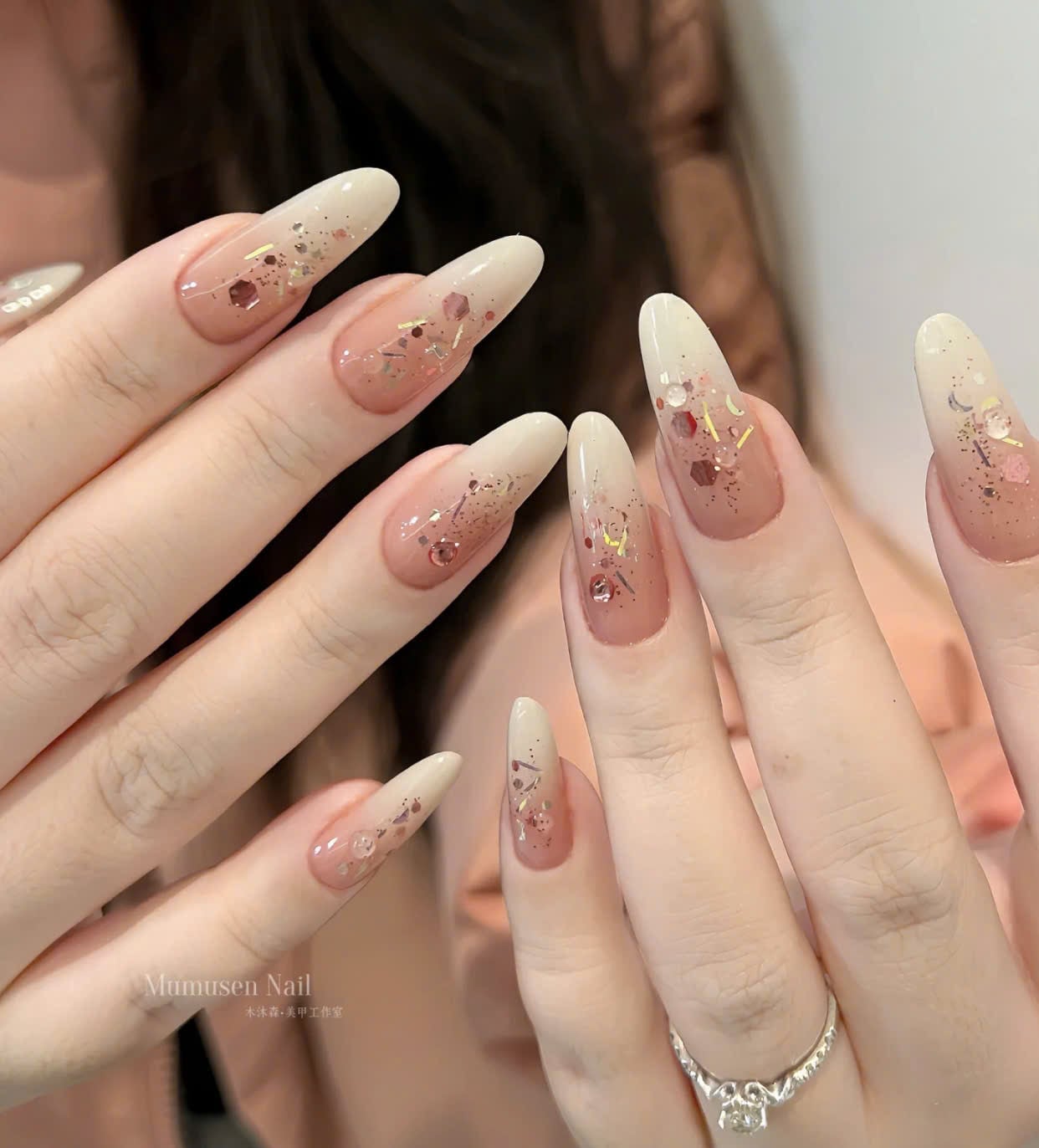Nail màu nude xà cừ