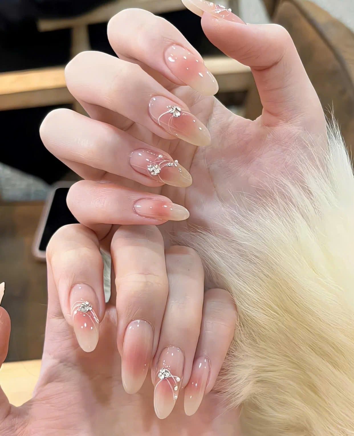 Nail màu nude ombre
