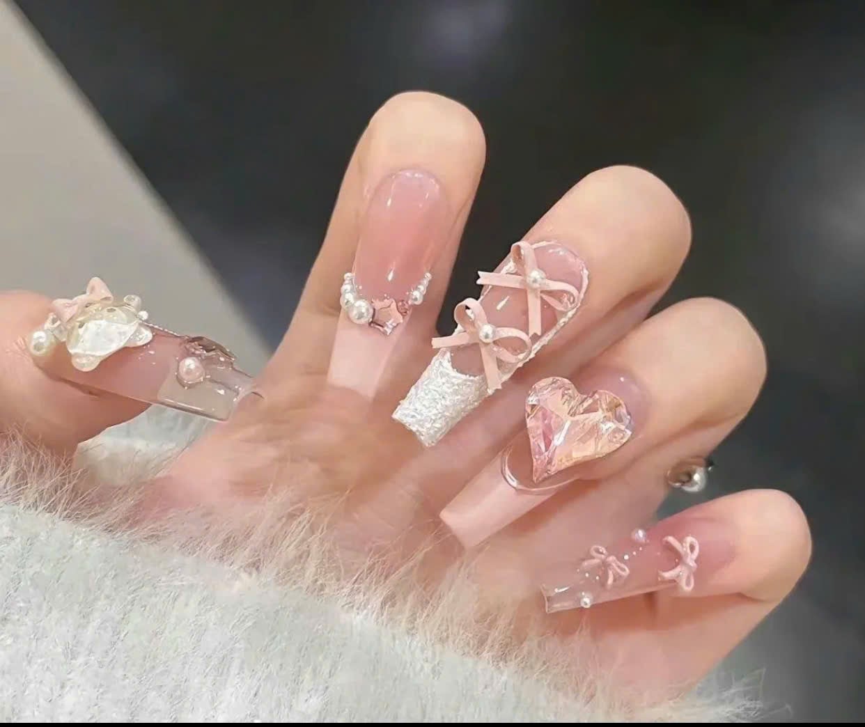 Nail màu nude đầu móng