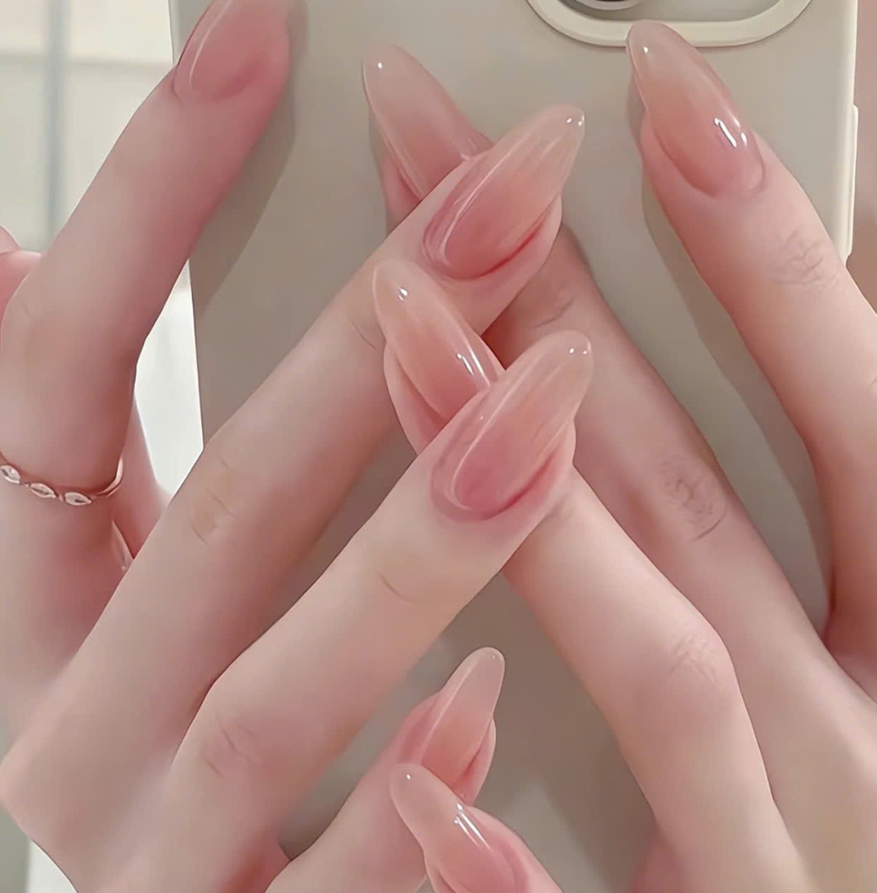 Nail màu nude trơn