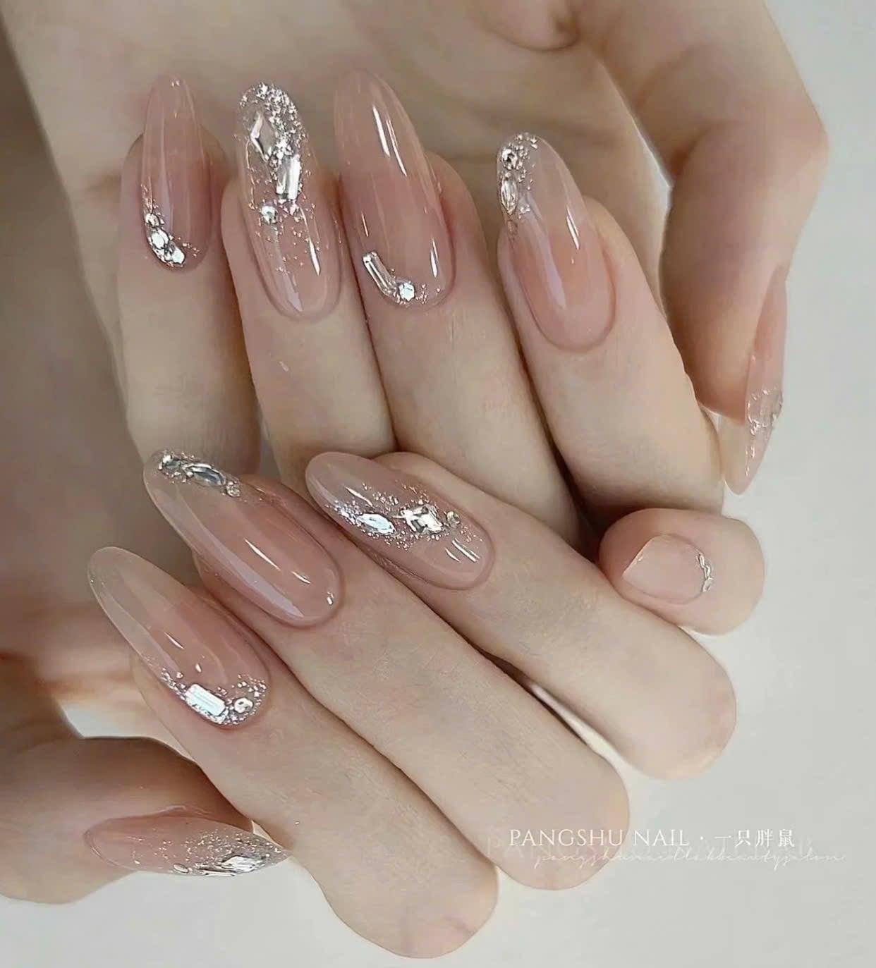 Nail màu nude xà cừ