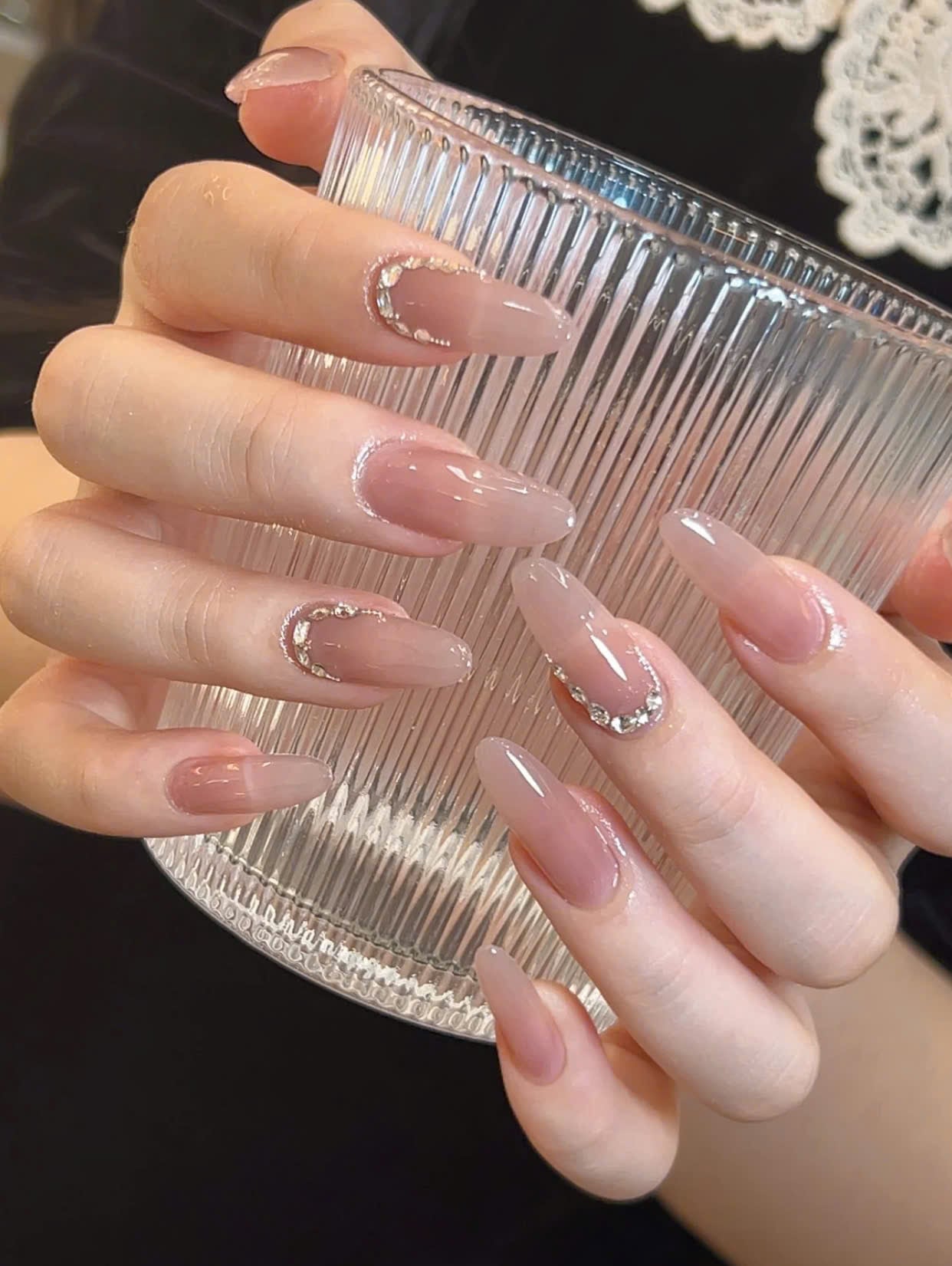 Nail màu nude công sở