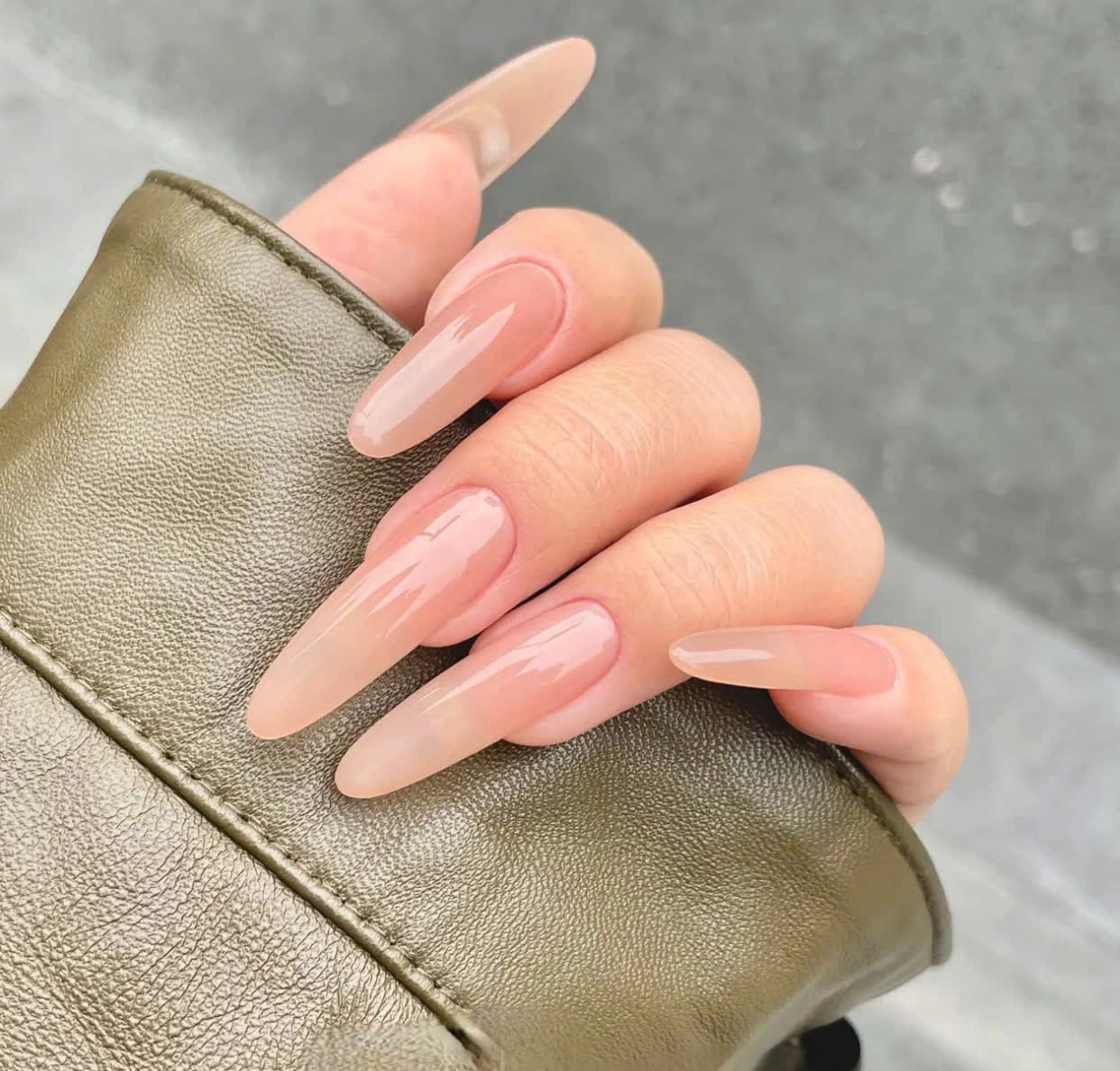 Nail màu nude nhẹ nhàng