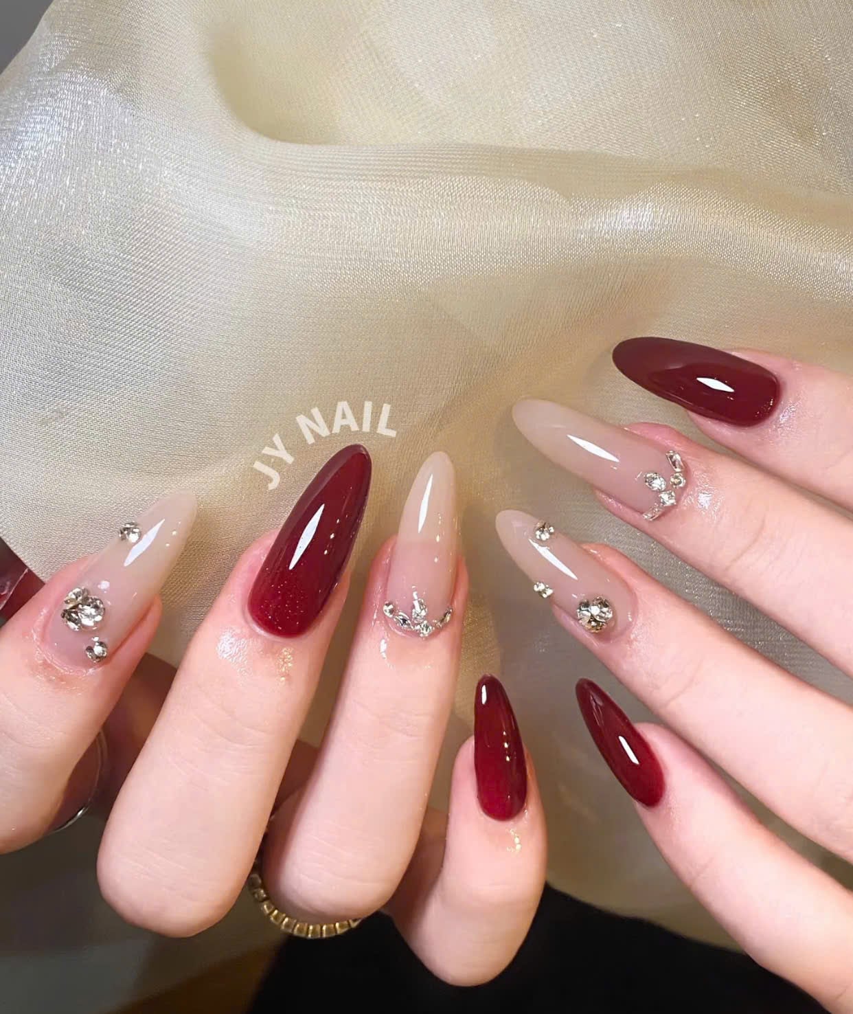 Nail màu nude mix màu