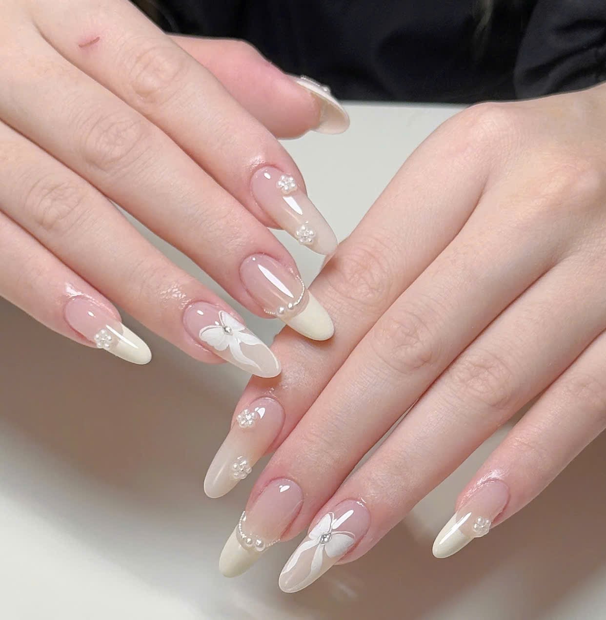 Nail màu nude đầu móng