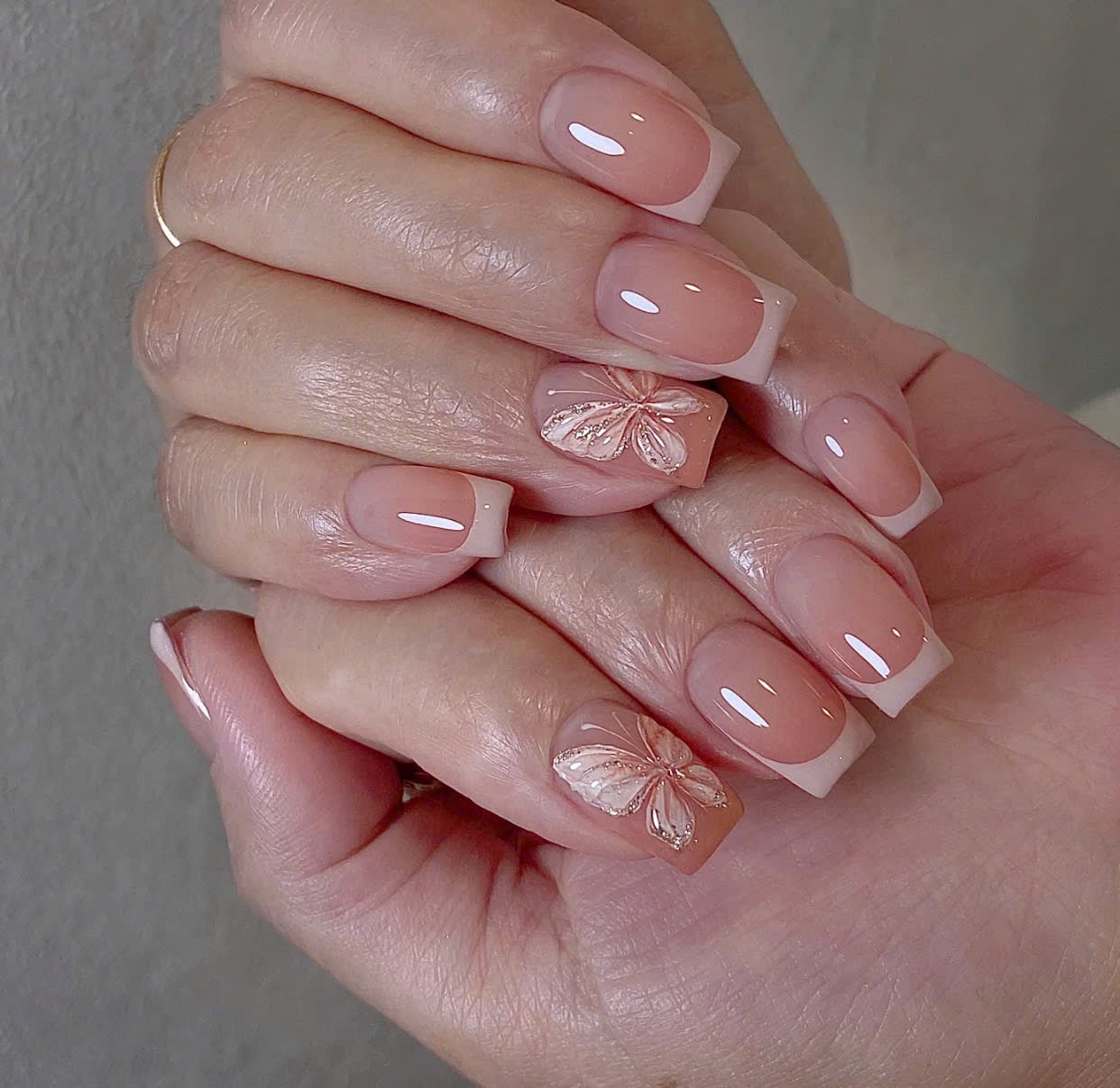 Nail màu nude đầu móng