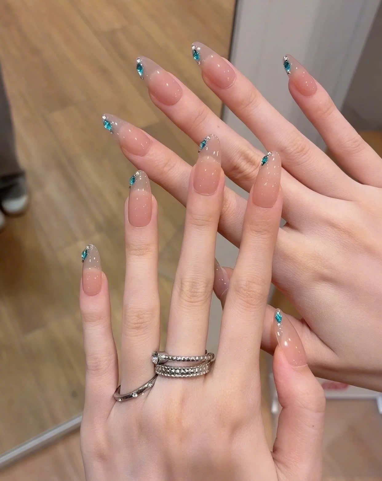 Nail màu nude nhẹ nhàng