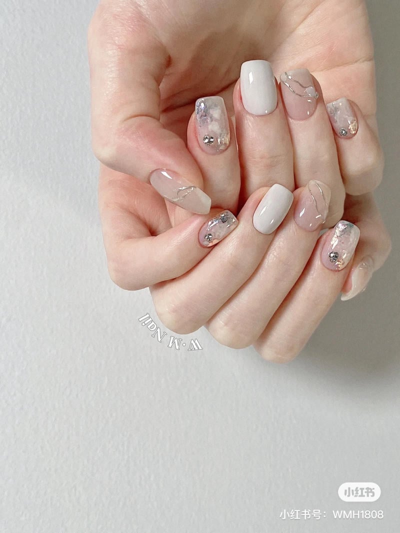 Mẫu nail nhẹ nhàng sang chảnh