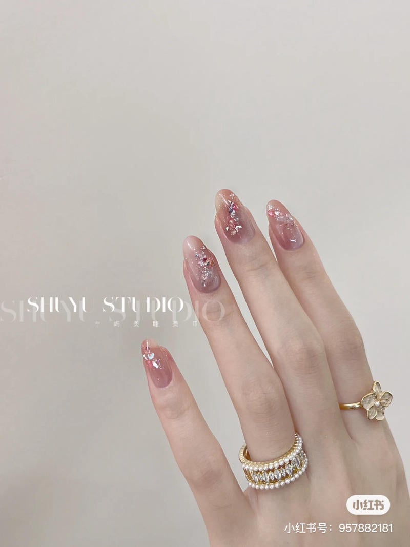 Mẫu nail nhẹ nhàng sang chảnh